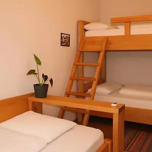 https://cozy-big-central-apartment-with-balcony.albaniahotels.org